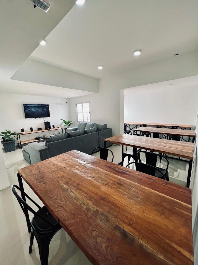 ניוקואן Black Star Art Hostel מראה חיצוני תמונה